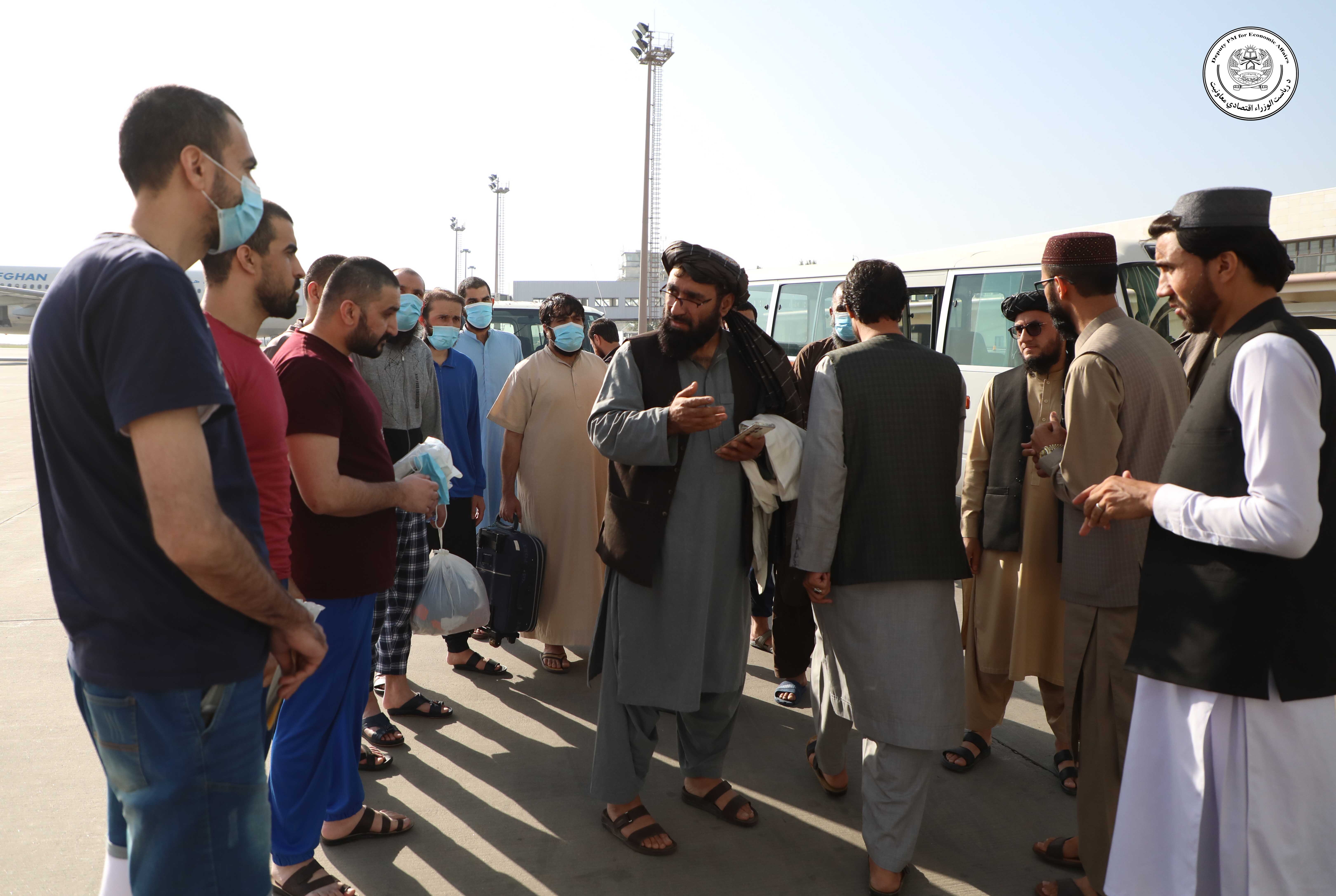 12 تن افغان از زندان امارات متحده عربی آزاد و امروز به کشور بازگشتند