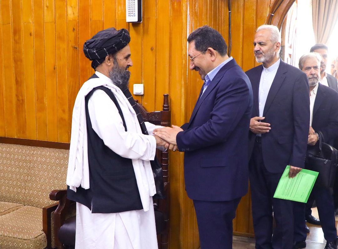 د ریاست‌الوزراء اقتصادي مرستیال محترم ملا عبدالغني برادر اخوند نن د روان ۱۴۰۴ لمریز کال د سنبلې میاشتې په ۲۵مه نېټه په خپل کاري دفتر کې د ایران اسلامي جمهوریت د صنعت، سوداګرۍ او کانونو له وزیر سید محمد اتابک او مل پلاوي سره وکتل.