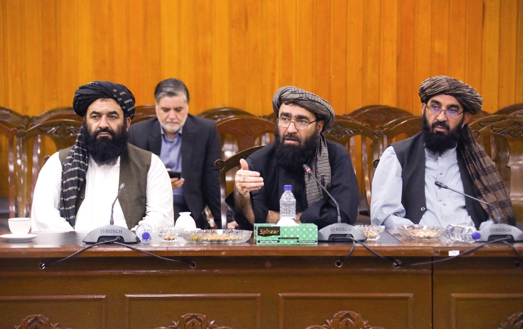 د ریاست‌الوزراء اقتصادي مرستیال محترم ملا عبدالغني برادر اخوند نن د روان ۱۴۰۴ لمریز کال د سنبلې میاشتې په ۲۵مه نېټه په خپل کاري دفتر کې د ایران اسلامي جمهوریت د صنعت، سوداګرۍ او کانونو له وزیر سید محمد اتابک او مل پلاوي سره وکتل.