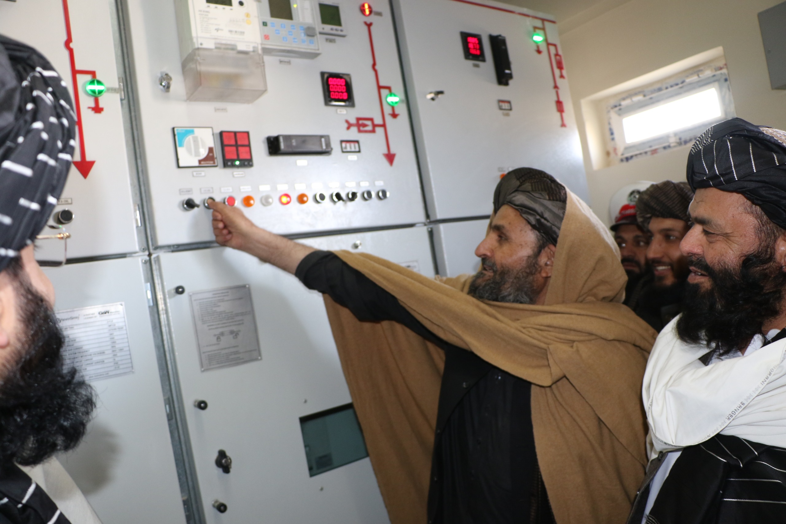 د رياست الوزراء اقتصادي مرستيال هرات ولايت کې څلور سب سټېشنونه ګټې اخيستنې ته وسپارل