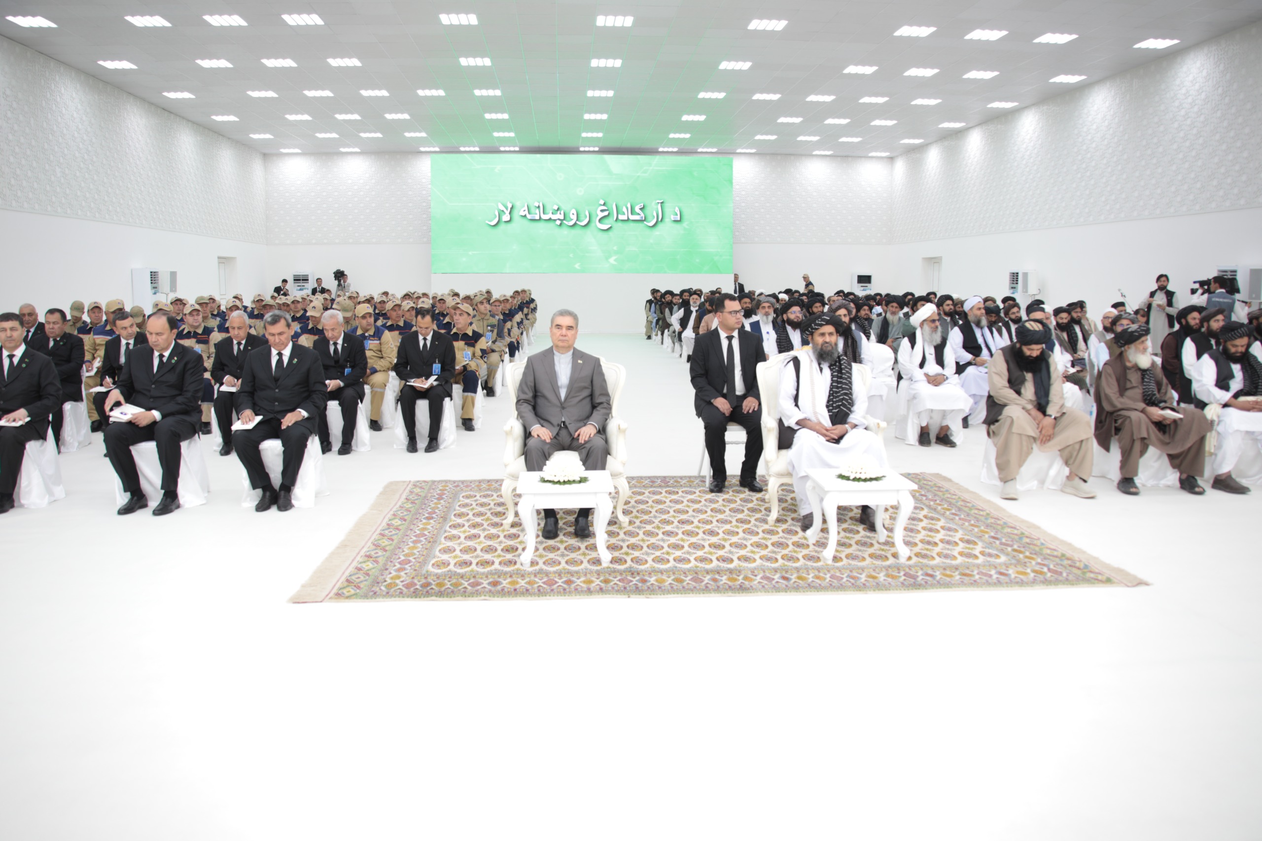 د ریاست‌الوزراء اقتصادي مرستیال د ټاپي پروژې د وروستیو پرمختګونو او راتلونکو فعالیتونو په اړه د ترکمنستان له ملي رهبر سره ولیدل
