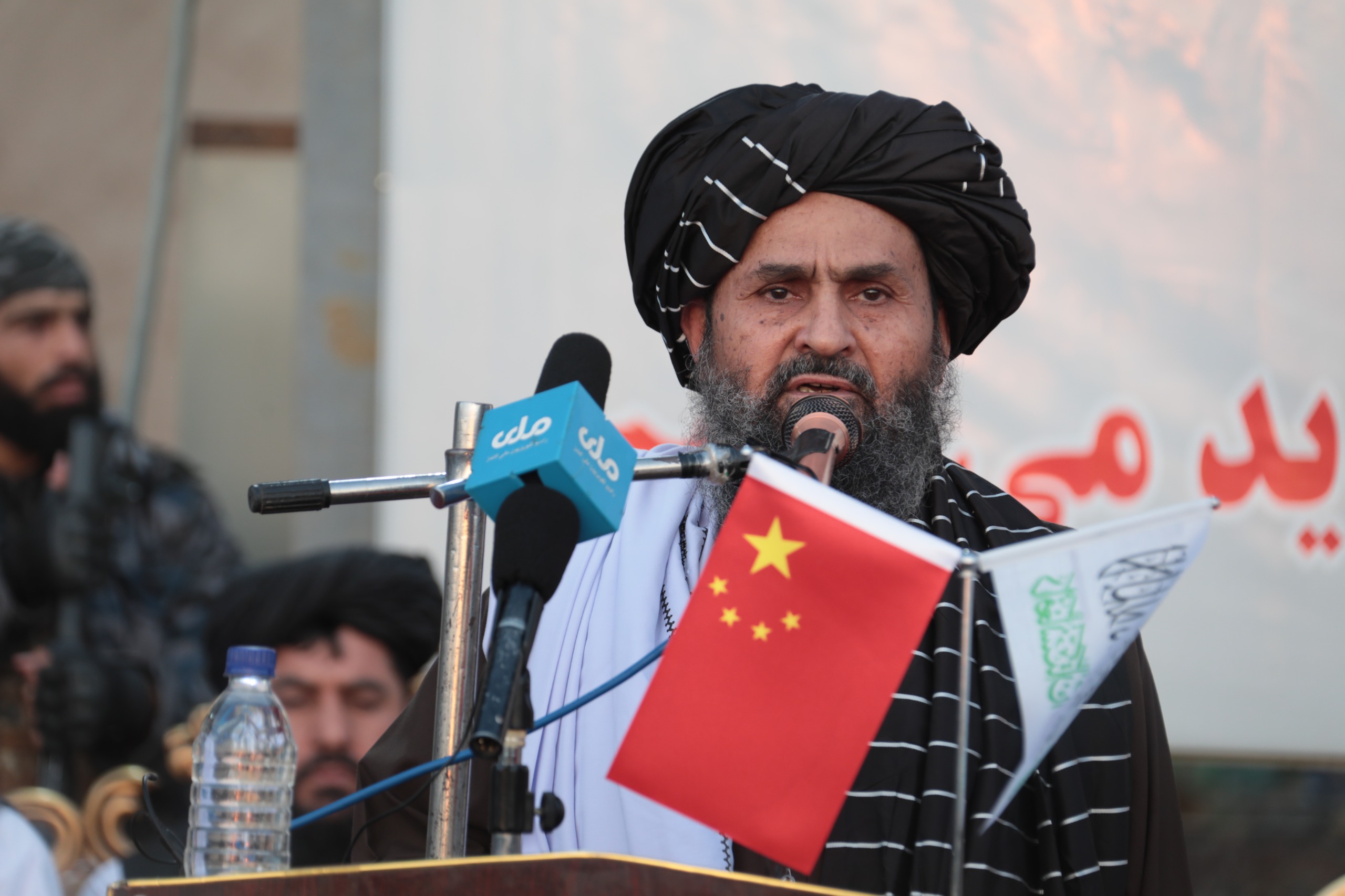 محترم ملا عبدالغني برادر اخوند کندز کې د اوسپنې ویلې کولو فابریکه ګټې اخیستنې ته وسپارله